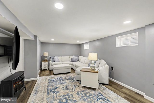 6807 N POINT RD, Sparrows Point, MD 21219