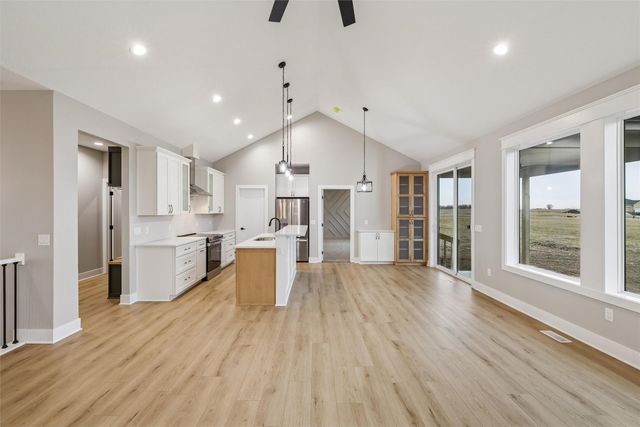 1201 Lakeview Circle NW, Bondurant, IA 50035