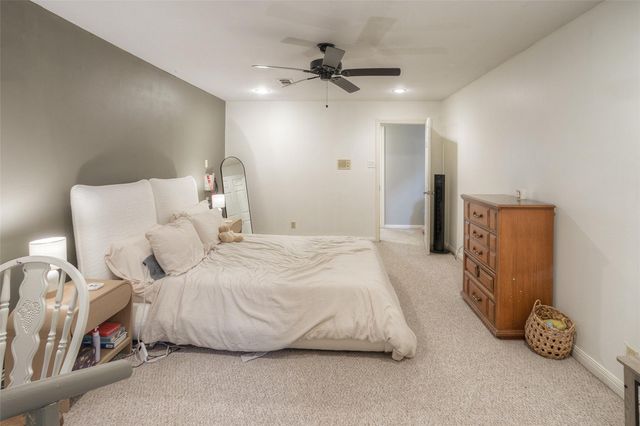 404 River Oaks Drive, Huntsville, TX 77340