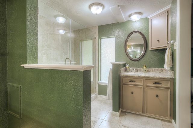 404 River Oaks Drive, Huntsville, TX 77340