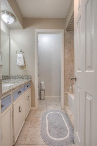 404 River Oaks Drive, Huntsville, TX 77340
