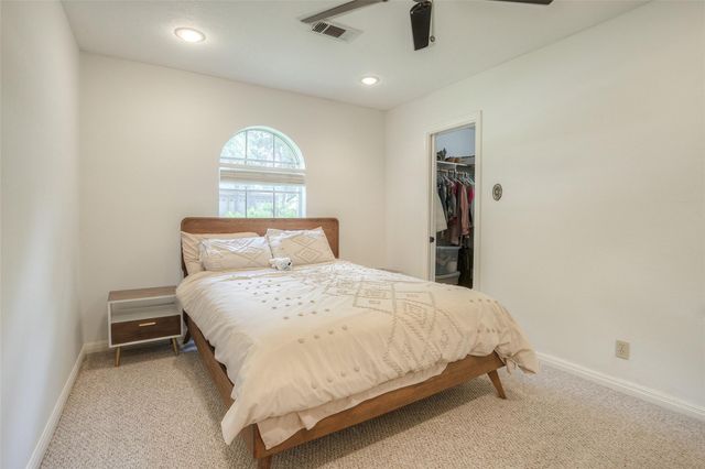 404 River Oaks Drive, Huntsville, TX 77340