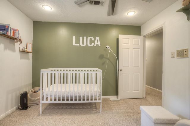 404 River Oaks Drive, Huntsville, TX 77340