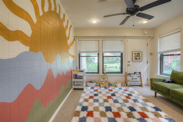 404 River Oaks Drive, Huntsville, TX 77340