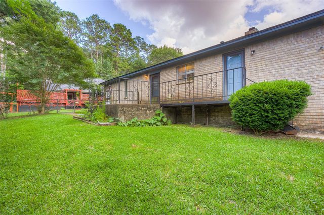 404 River Oaks Drive, Huntsville, TX 77340