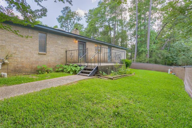 404 River Oaks Drive, Huntsville, TX 77340