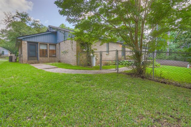 404 River Oaks Drive, Huntsville, TX 77340
