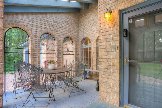 404 River Oaks Drive, Huntsville, TX 77340