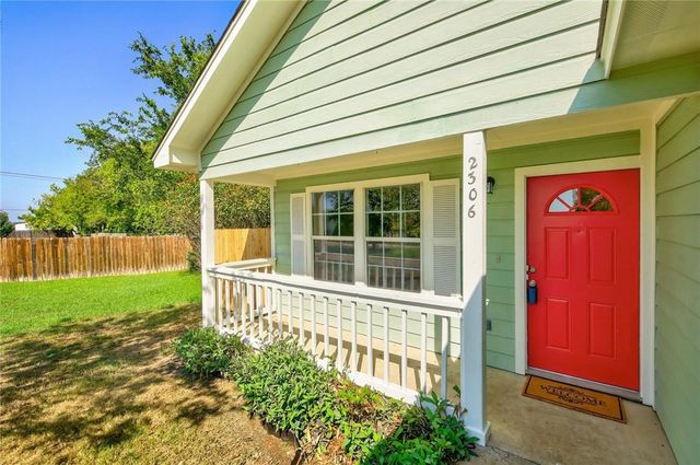 2306 West ST, Taylor, TX 76574