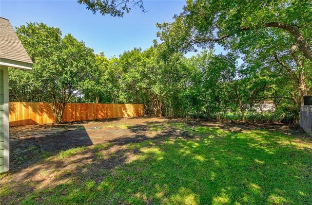 2306 West ST, Taylor, TX 76574