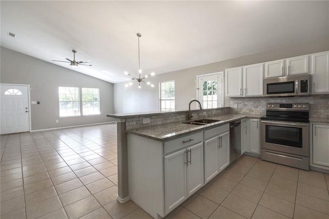 2306 West ST, Taylor, TX 76574