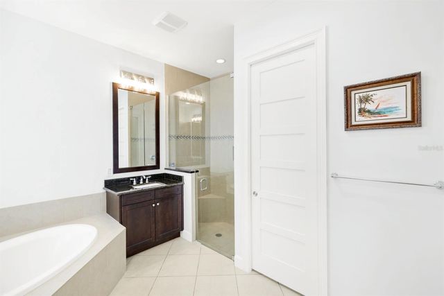 5052 MARTINIQUE DRIVE, Naples, FL 34113