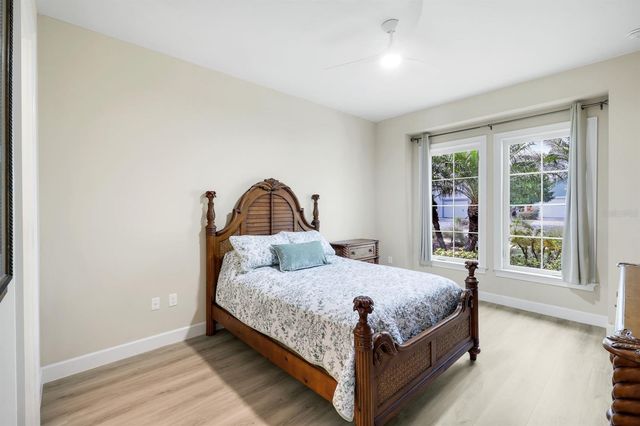 5052 MARTINIQUE DRIVE, Naples, FL 34113