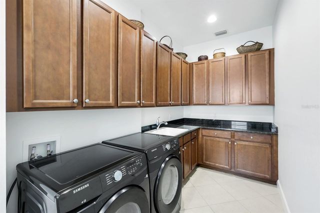 5052 MARTINIQUE DRIVE, Naples, FL 34113