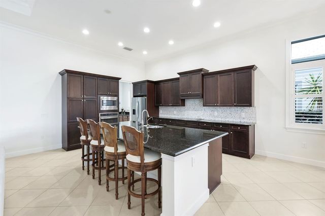 5052 MARTINIQUE DRIVE, Naples, FL 34113