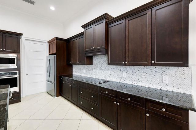 5052 MARTINIQUE DRIVE, Naples, FL 34113