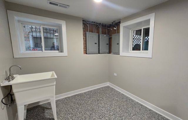 3516 W Polk Street, Chicago, IL 60624