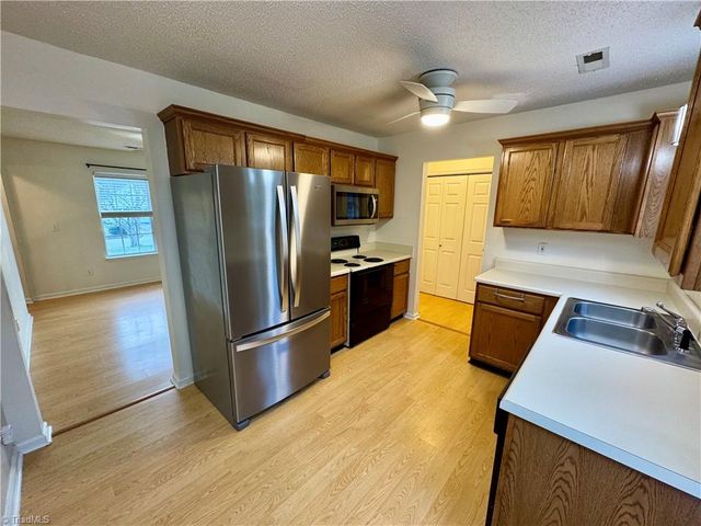 1205 Birch Hill Drive, Kernersville, NC 27284