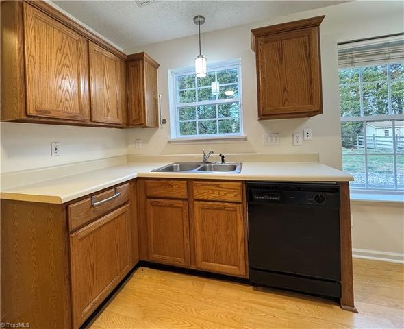 1205 Birch Hill Drive, Kernersville, NC 27284