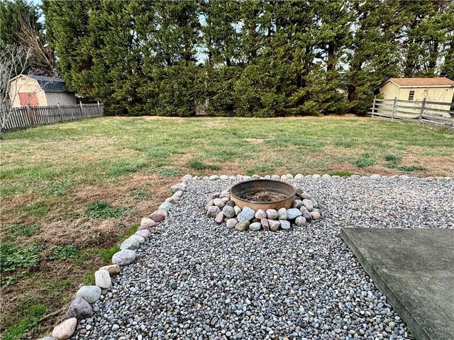 1205 Birch Hill Drive, Kernersville, NC 27284