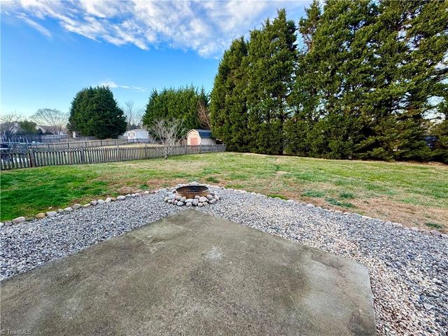 1205 Birch Hill Drive, Kernersville, NC 27284