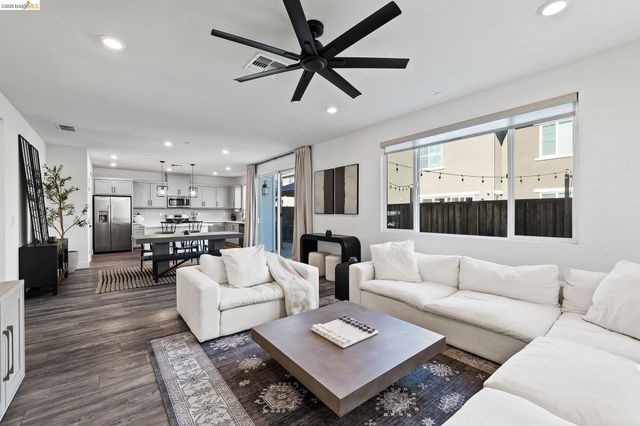 138 Granite Way, Oakley, CA 94561