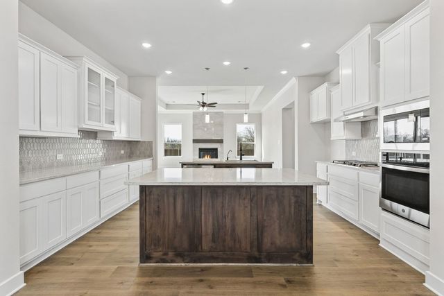 208 Bristol Lane, Azle, TX 76020