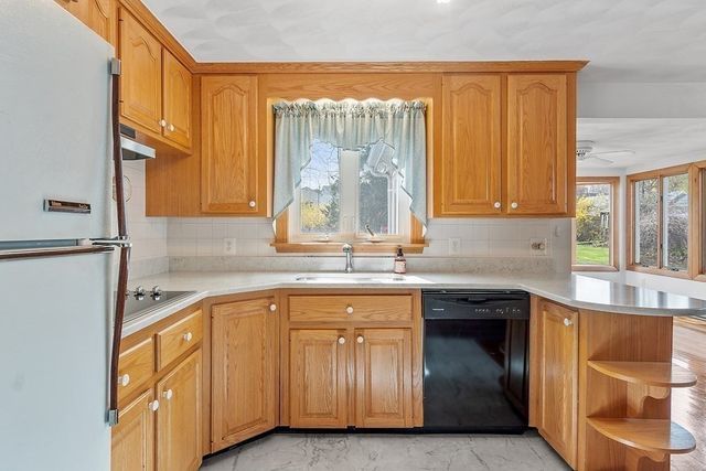3 Melo Rd 3, Woburn, MA 01801