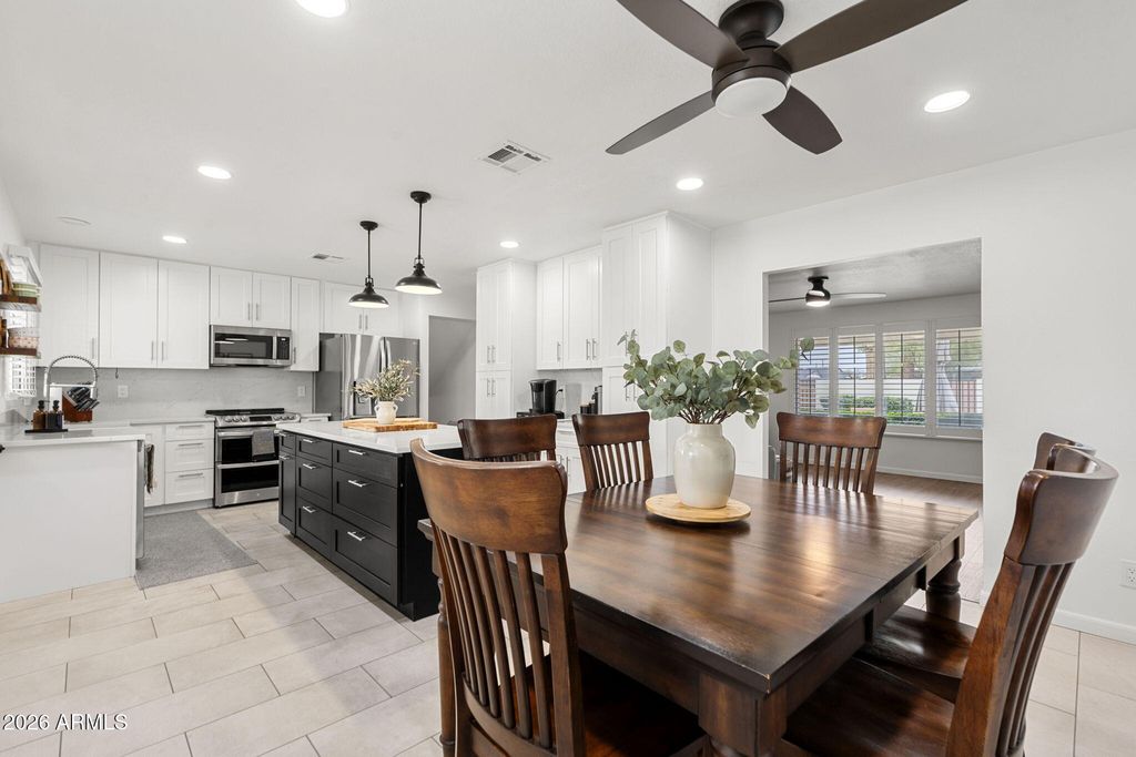 Image 10 of property listing at 8619 E LINCOLN Drive, Scottsdale, AZ 85250