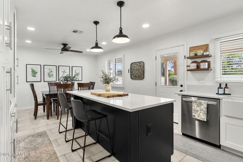 Image 11 of property listing at 8619 E LINCOLN Drive, Scottsdale, AZ 85250