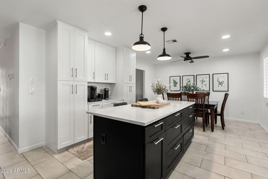 Image 13 of property listing at 8619 E LINCOLN Drive, Scottsdale, AZ 85250