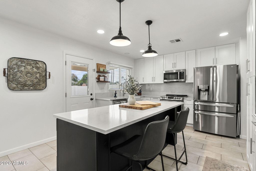 Image 14 of property listing at 8619 E LINCOLN Drive, Scottsdale, AZ 85250