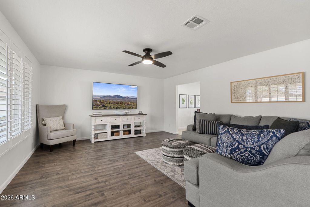 Image 7 of property listing at 8619 E LINCOLN Drive, Scottsdale, AZ 85250