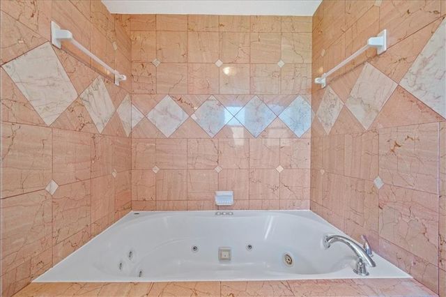 15410 Robinson Street, Overland Park, KS 66223