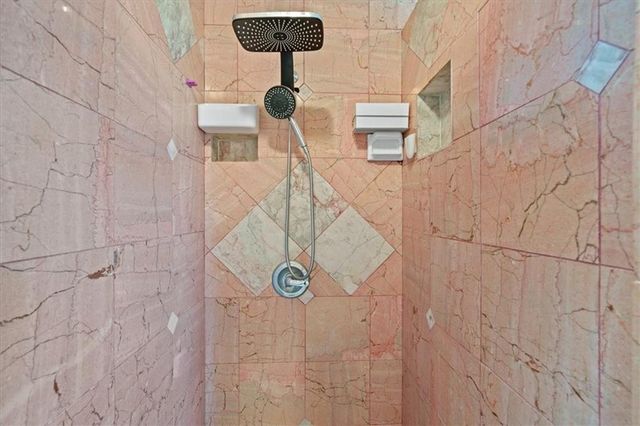 15410 Robinson Street, Overland Park, KS 66223