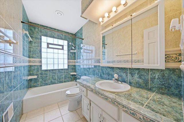 15410 Robinson Street, Overland Park, KS 66223