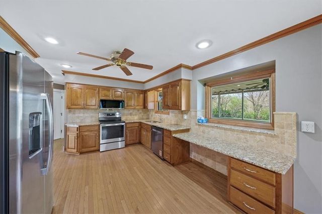 15410 Robinson Street, Overland Park, KS 66223