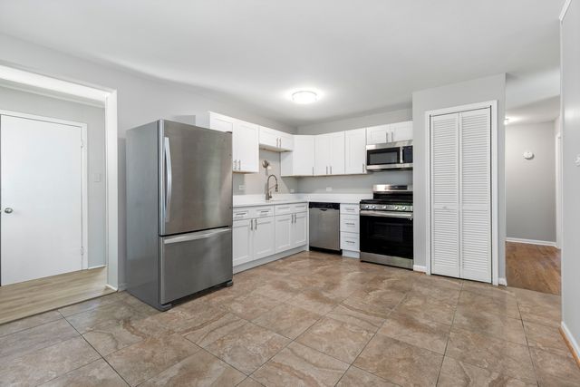 5446 Highland Court, Crestwood, IL 60418
