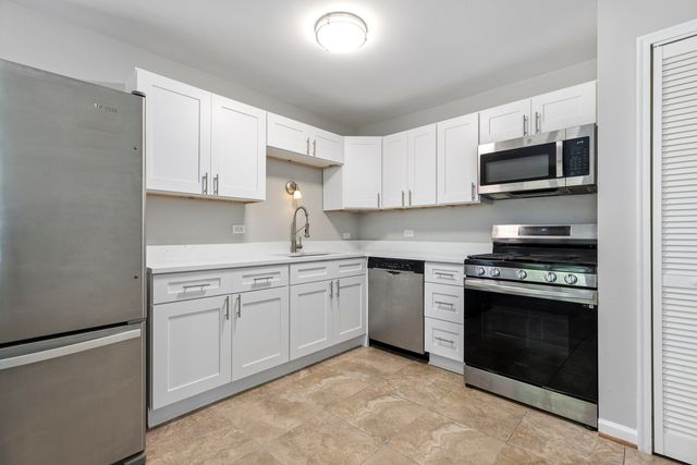 5446 Highland Court, Crestwood, IL 60418