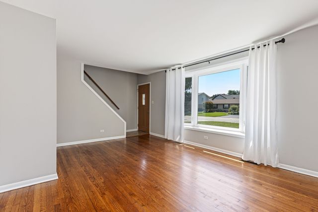 5446 Highland Court, Crestwood, IL 60418