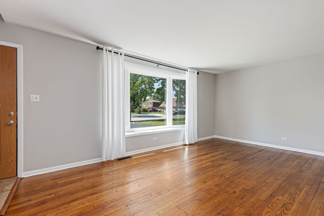 5446 Highland Court, Crestwood, IL 60418