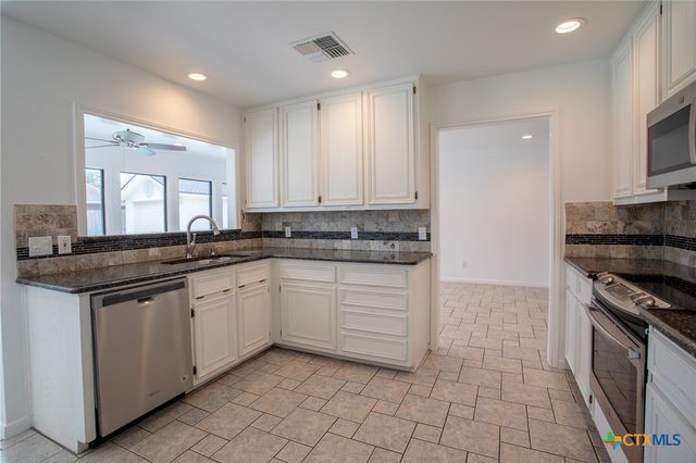 113 Ashford Drive, Victoria, TX 77904