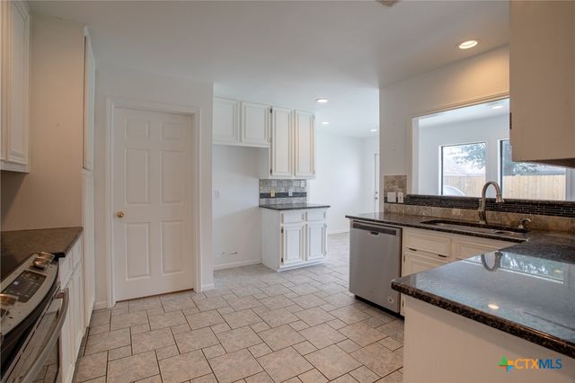 113 Ashford Drive, Victoria, TX 77904