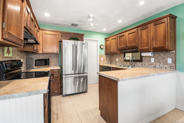 6123 WILLOWRIDGE LN, San Antonio, TX 78249