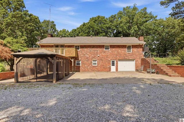 948 Kendall RD, Mayfield, KY 42066
