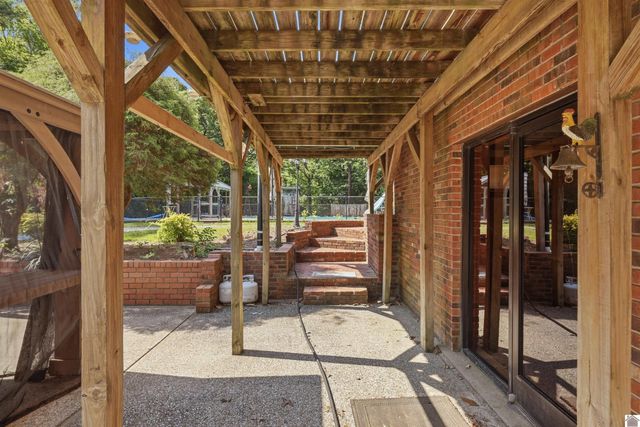 948 Kendall RD, Mayfield, KY 42066