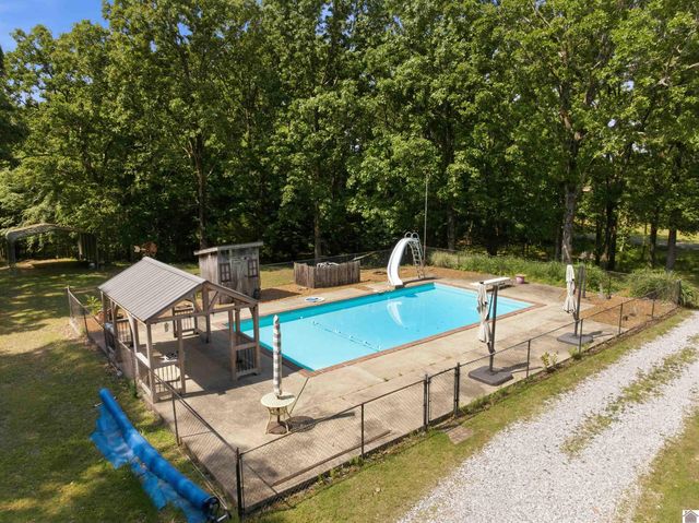 948 Kendall RD, Mayfield, KY 42066