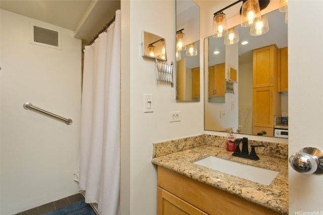 2500 Kalakaua Avenue 1803, Honolulu, HI 96815