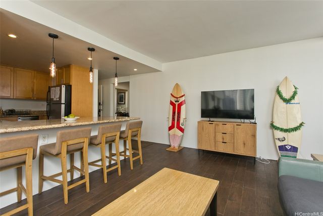 2500 Kalakaua Avenue 1803, Honolulu, HI 96815