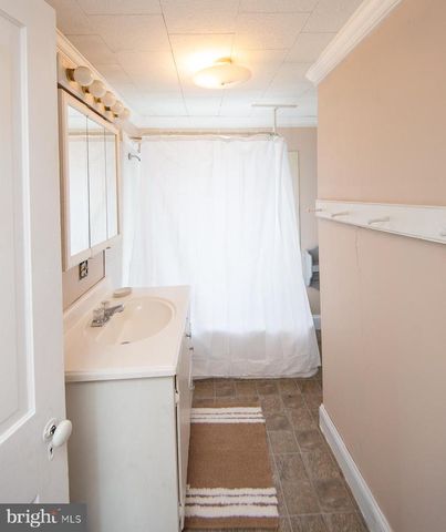 105 CENTER ST, Hurlock, MD 21643